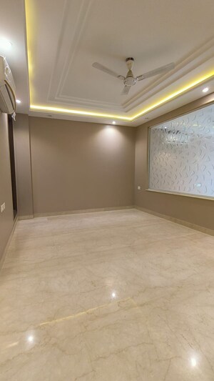 Room in 4 BHK Builder Floor at Greater Kailash ii – for Sale