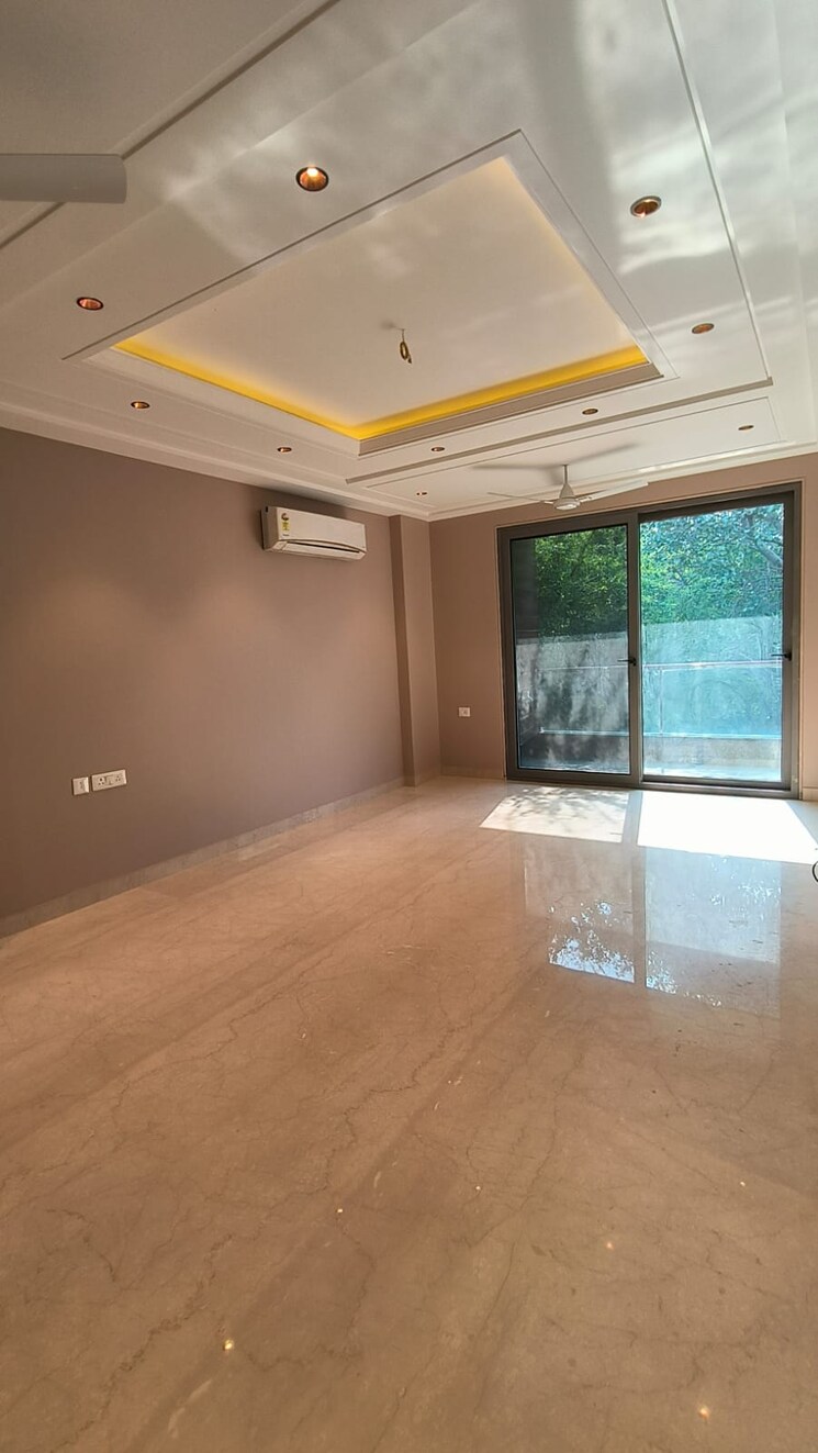 Room, greater kailash ii 4 Bedroom 250 Sq.Yd. Builder Floor In Greater Kailash ii Delhi 8384101