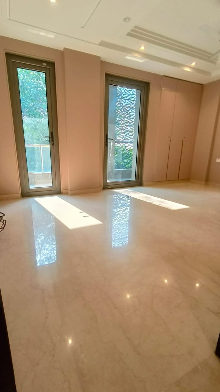 Room, greater kailash ii 4 Bedroom 250 Sq.Yd. Builder Floor In Greater Kailash ii Delhi 8384101