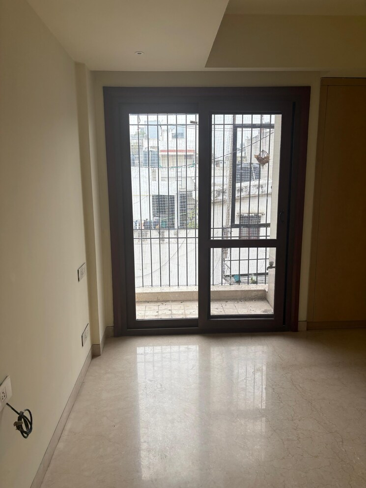 Room, greater kailash ii 4 Bedroom 250 Sq.Yd. Builder Floor In Greater Kailash ii Delhi 8384101