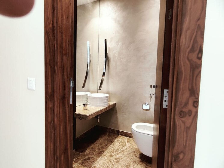 Bathroom, neeti bagh 4 Bedroom 310 Sq.Yd. Builder Floor In Neeti Bagh Delhi 8384159