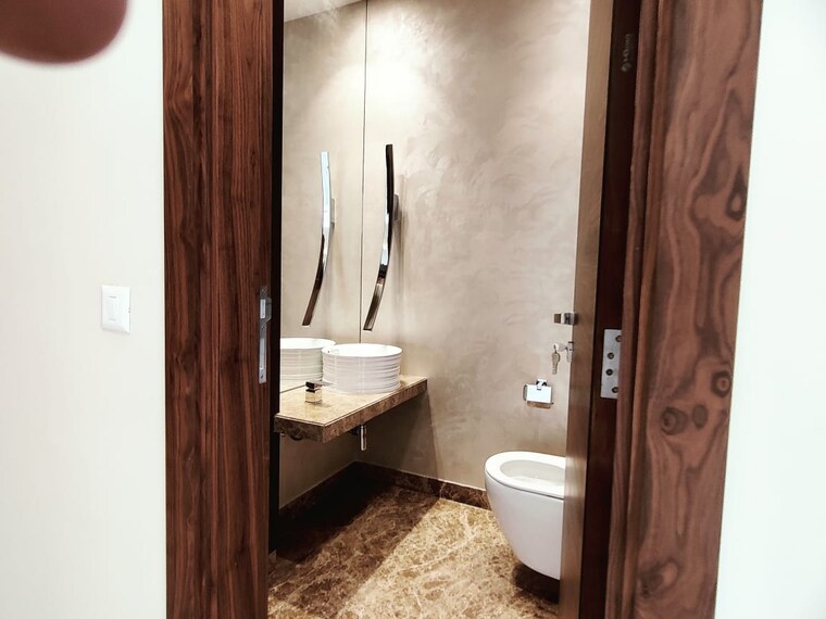 Bathroom, neeti bagh 4 Bedroom 310 Sq.Yd. Builder Floor In Neeti Bagh Delhi 8384159