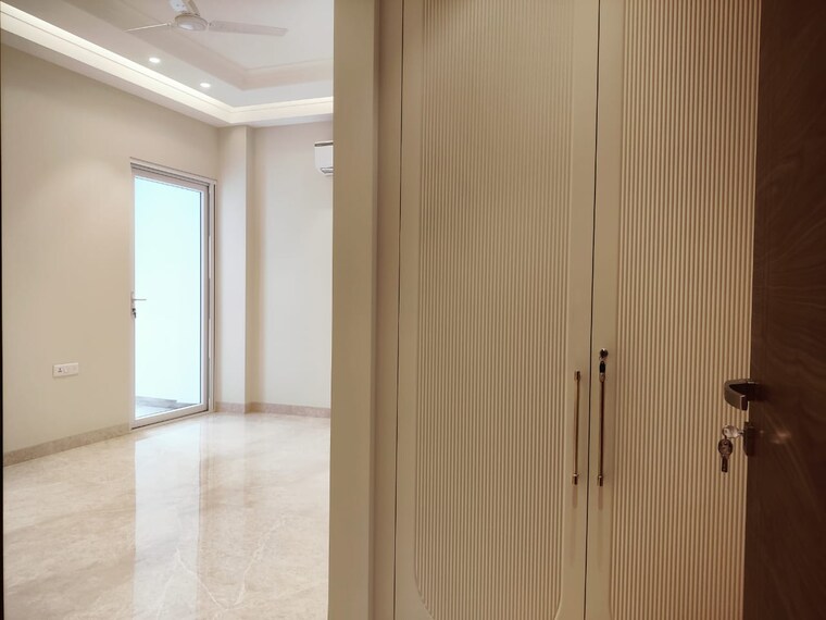 Room, neeti bagh 4 Bedroom 310 Sq.Yd. Builder Floor In Neeti Bagh Delhi 8384159