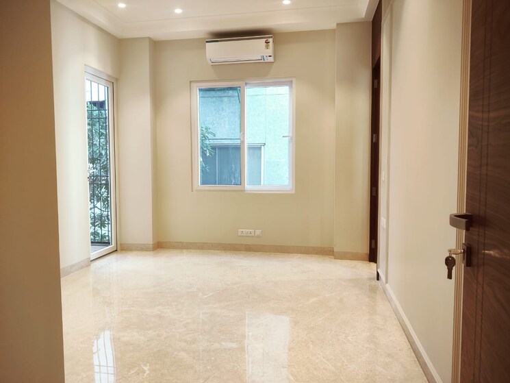 Room, neeti bagh 4 Bedroom 310 Sq.Yd. Builder Floor In Neeti Bagh Delhi 8384159