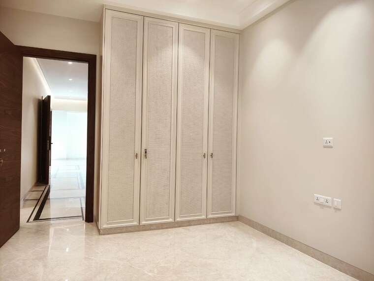 Room, neeti bagh 4 Bedroom 310 Sq.Yd. Builder Floor In Neeti Bagh Delhi 8384159