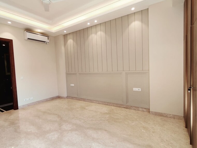 Room, neeti bagh 4 Bedroom 310 Sq.Yd. Builder Floor In Neeti Bagh Delhi 8384159