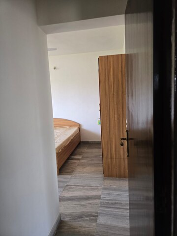 Room in 3 BHK Apartment at Meenakshi Apartment, Goregaon East – for Rent