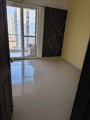 Room in 3 BHK Apartment at Ocean Golden I, Tech Zone 4 Greater Noida – for Rent