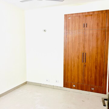 Room in 2 BHK Apartment at Supertech Ecovillage I, Sport City 1 – for Rent