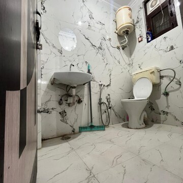 Bathroom in 1 BHK Builder Floor at Saket – for Rent