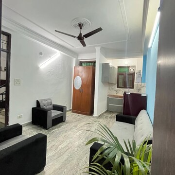 Team Area in 1 BHK Builder Floor at Saket – for Rent