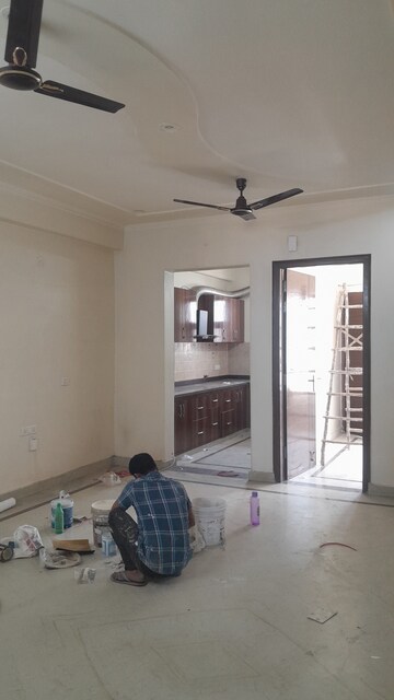 Furnished Amenities in 3 BHK Builder Floor at Unitech South City II, Sector 50 – for Rent
