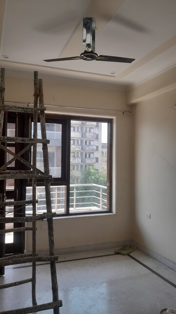 Living Room in 3 BHK Builder Floor at Unitech South City II, Sector 50 – for Rent