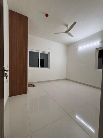 Room in 3 BHK Apartment at Honer Homes, Gopanpally – for Rent