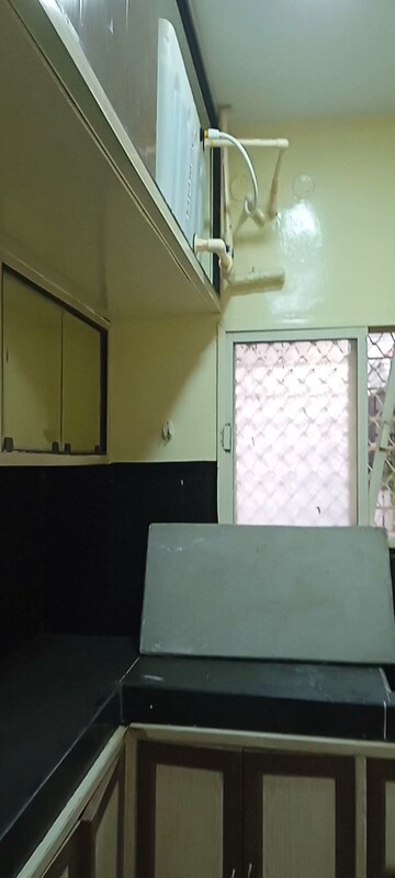 Room in 2 BHK Apartment at Gandhi Nagar – for Rent