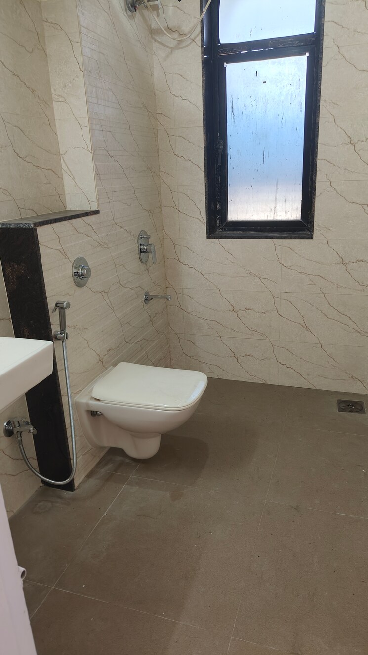 Bathroom, versova 2 Bedroom 1000 Sq.Ft. Apartment In Versova Mumbai 8384391