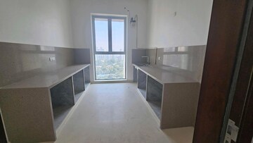 Room in 4 BHK Apartment at Kalpataru Avana, Parel – for Sale