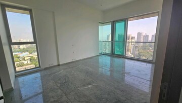 Room in 4 BHK Apartment at Kalpataru Avana, Parel – for Sale
