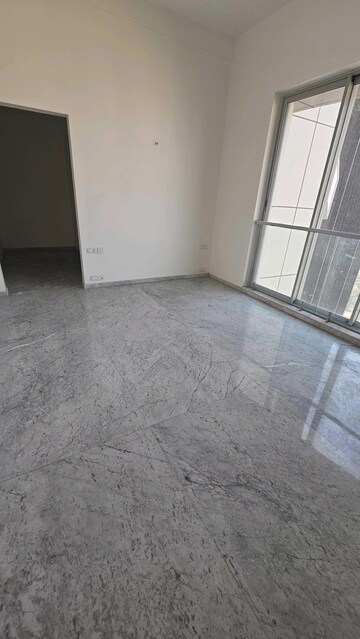 Room in 4 BHK Apartment at Kalpataru Avana, Parel – for Sale
