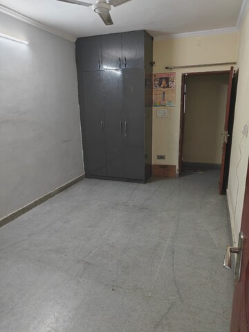 Room in 1.5 BHK Builder Floor at Dwarka Mor – for Rent