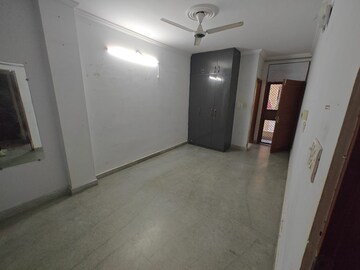 Room in 1.5 BHK Builder Floor at Dwarka Mor – for Rent