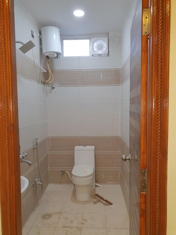 Bathroom in 3 BHK Apartment at Kay Arr Norris Cottage, Richmond Town – for Rent
