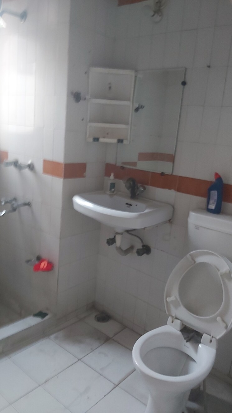 Bathroom, mayur vihar 3.5 Bedroom 1450 Sq.Ft. Apartment In Mayur Vihar Delhi 8384476