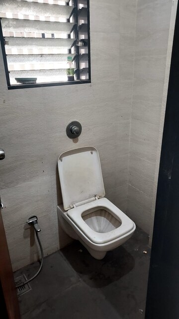 Master Bedroom in 2 BHK Apartment at Sabri Building Apartment, Chembur – for Rent