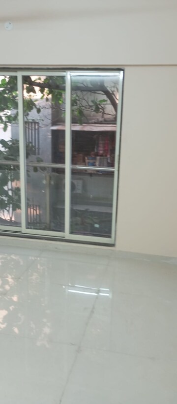Room in 2 BHK Apartment at Platinum Tower 1, Andheri West – for Rent