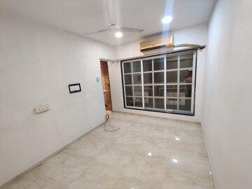 Room in 1 BHK Apartment at Khar West – for Rent