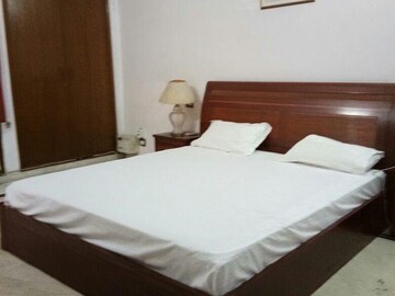 Bedroom in 3 BHK Builder Floor at Green Park – for Rent