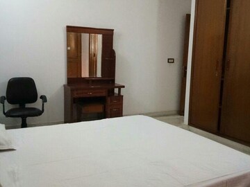 Room in 3 BHK Builder Floor at Green Park – for Rent
