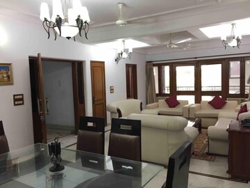 Team Area in 3 BHK Builder Floor at Green Park – for Rent