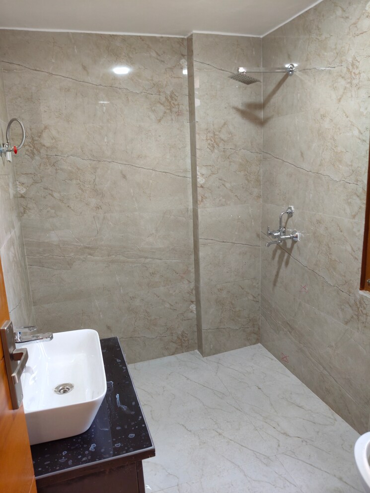 Bathroom, ambala highway 3.5 Bedroom 2150 Sq.Ft. Apartment In Ambala Highway Zirakpur 8384776