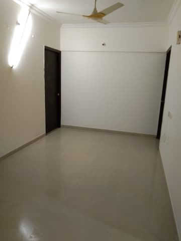 Room in 2 BHK Apartment at Gera Emerald City, Kharadi – for Rent