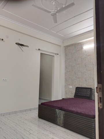 Room in 3 BHK Builder Floor at Gomti Nagar – for Rent