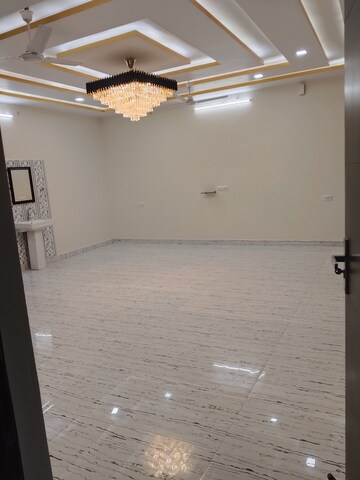Furnished Amenities in 3 BHK Builder Floor at Gomti Nagar – for Rent