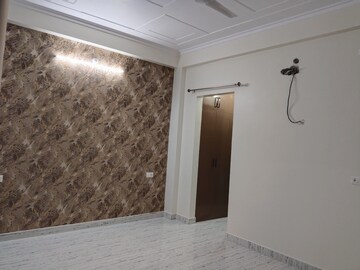Room in 3 BHK Builder Floor at Gomti Nagar – for Rent