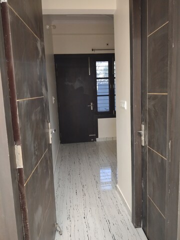 Room in 3 BHK Builder Floor at Gomti Nagar – for Rent