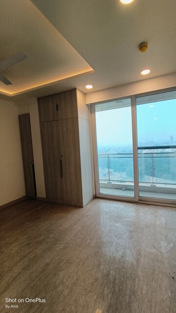 Room in 3 BHK Apartment at Ambience Tiverton, Sector 50 – for Rent