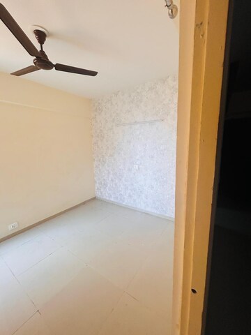 Room in 2 BHK Apartment at Wave Dream Homes, Wave City – for Rent