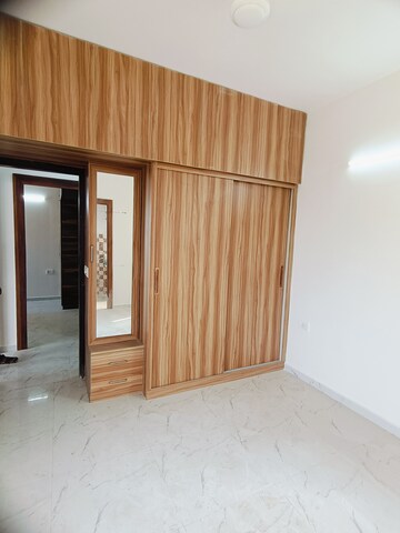 Room in 3 BHK Apartment at Pivotal Paradise, Sector 62 – for Rent