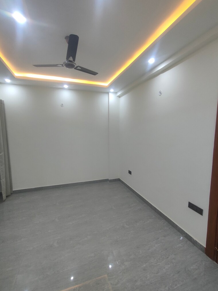 Room, sahastradhara road 3 Bedroom 1500 Sq.Ft. Apartment In Sahastradhara Road Dehradun 8384946