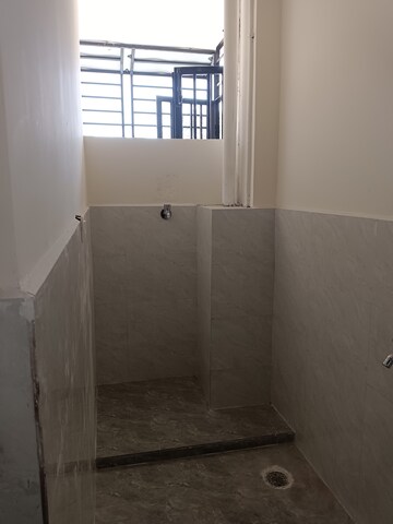 Room in 2 BHK Apartment at Kondapur – for Rent