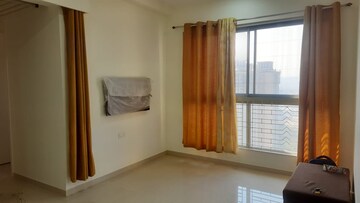 Room in 3 BHK Apartment at Hiranandani Fortune City, New Panvel – for Rent