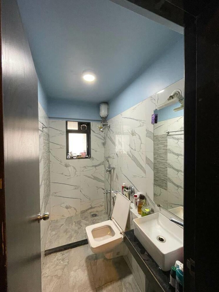 Bathroom, hubtown-hill-crest 3 Bedroom 1775 Sq.Ft. Apartment In Andheri East Mumbai 8385119
