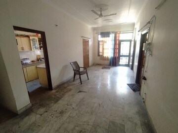Living Room in 1 BHK Apartment at Sector 27 – for Rent