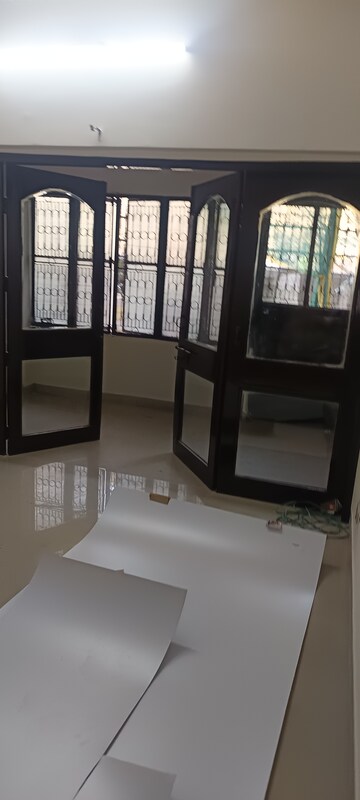 Master Bedroom in 2.5 BHK Apartment at Rohini Sector 9 – for Rent