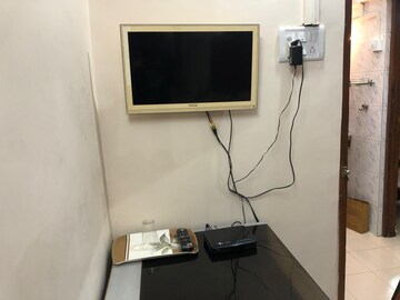 Furnished Amenities in 2 BHK Apartment at Lokhandwala Complex, Andheri West – for Rent