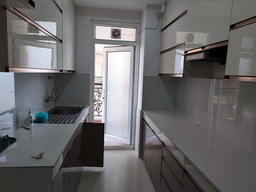 Kitchen in 3 BHK Apartment at Gomti Nagar – for Rent